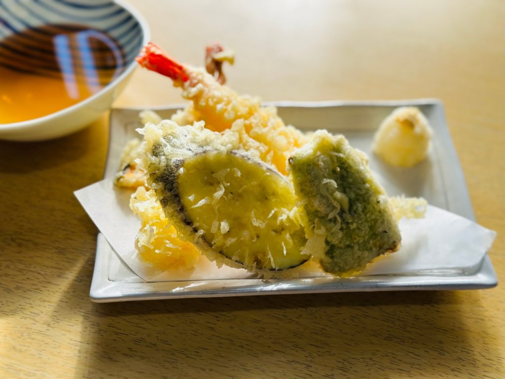 カラリと揚がった天ぷらもオススメ